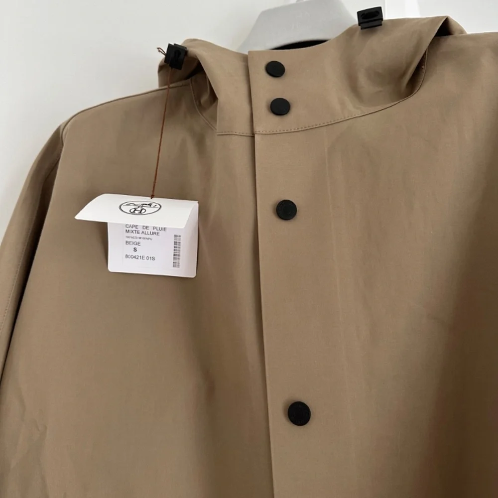 Hermes allure all-purpose cape 🧥 - Picture 5 of 6